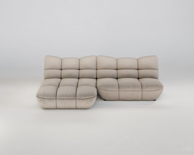 Das Pomodoro XL Ecksofa (Links) von Pomodoro zeichnet sich durch sein modernes, hellbeiges Design und seine weichen Kissen aus.